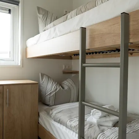 Bis Sechs Personen Ohne Hund *