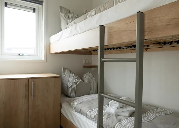 Bis Sechs Personen Ohne Hund *